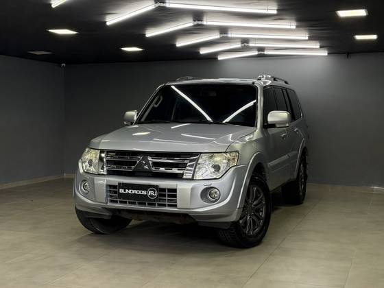 MITSUBISHI PAJERO FULL 3.8 HPE 4X4 V6 24V GASOLINA 4P AUTOMÁTICO MITSUBISHI PAJERO FULL 3.8 HPE 4X4 V6 24V GASOLINA 4P AUTOMÁTICO
